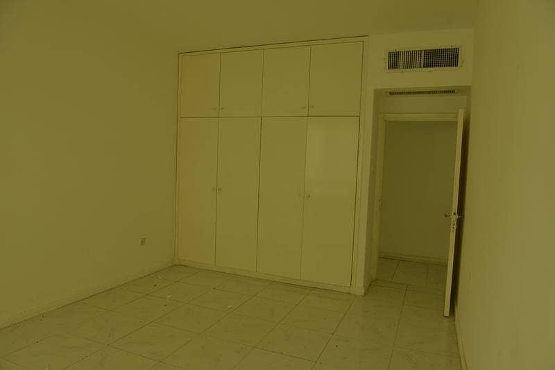 شقة في شارع حمدان 3 غرف 80000 درهم - 3142841