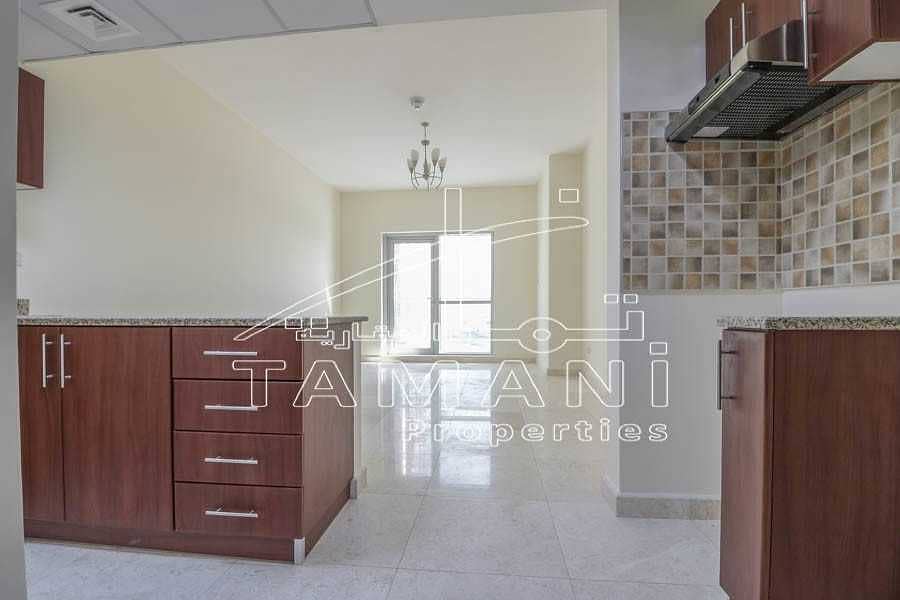 2 Vacant | Studio Flat | balcony | good daylight