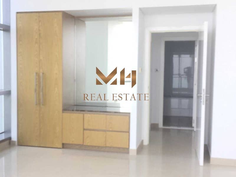7 Vacant | 3  BHK + Maid's Room |  Sea View