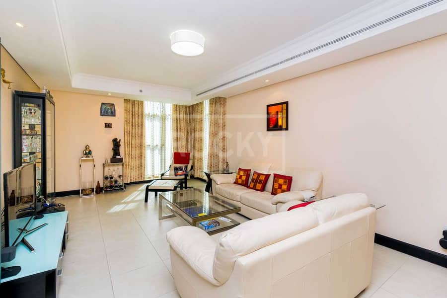 4 Exclusive | Upgraded | 2-Bed | Lake View