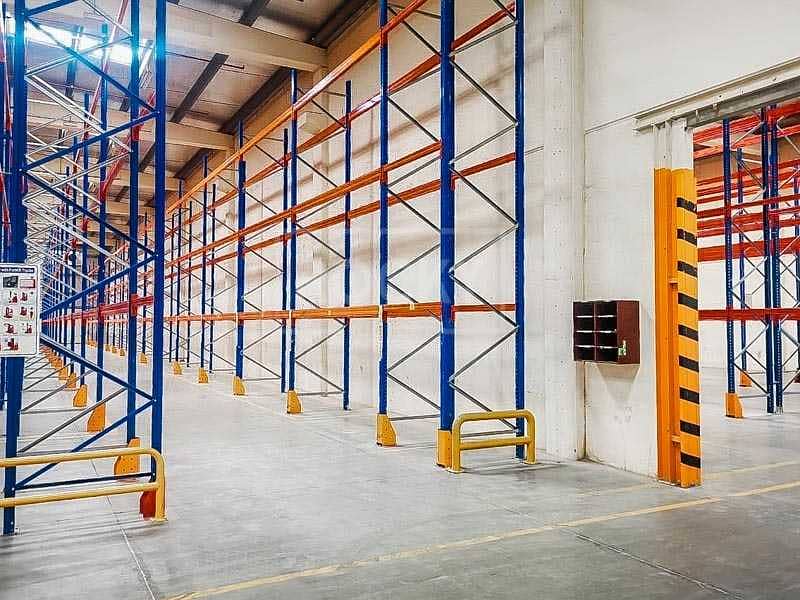 8 Ready Warehouse with Racking | offices | AC