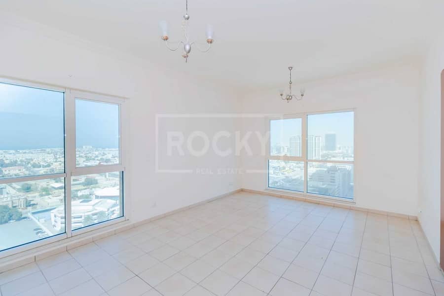 5 Chiller Free | Spacious | 3-Bed | Burj Khalifa View