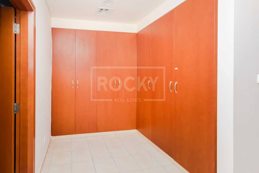 12 Chiller Free | Spacious | 3-Bed | Burj Khalifa View