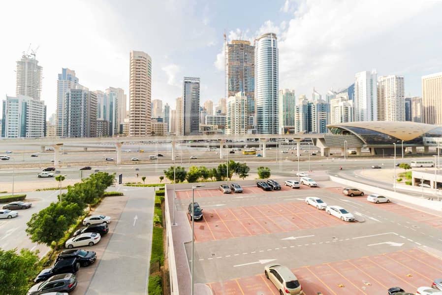 18 Spacious Fitted Office | Open Layout | Close to Metro | DMCC