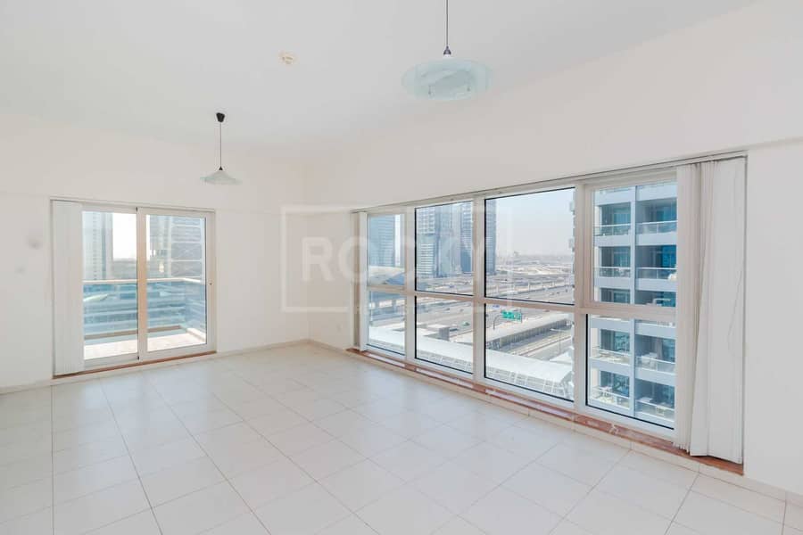 3 2-Bed | Large Living Room | Close to Metro