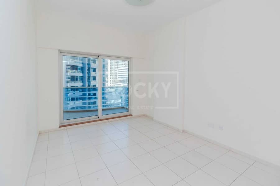 9 2-Bed | Large Living Room | Close to Metro