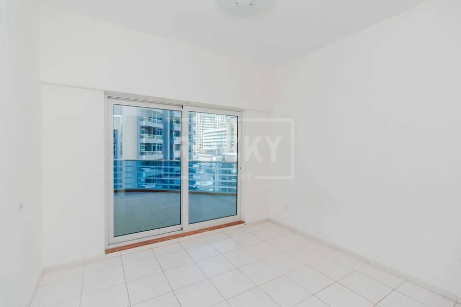 10 2-Bed | Large Living Room | Close to Metro