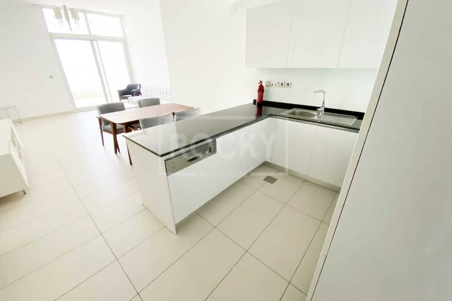 4 Spacious | Sea View | Equipped Kitchen