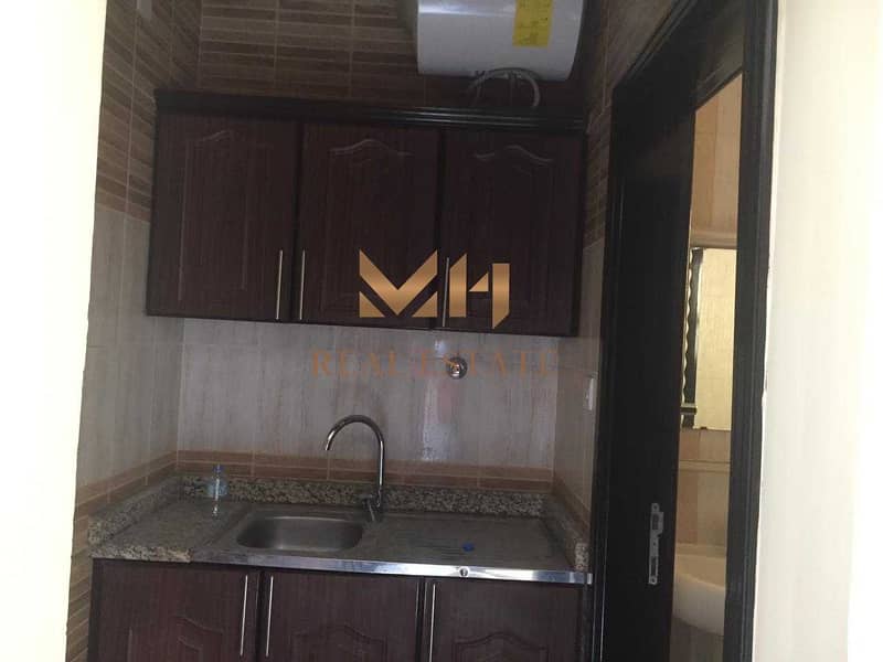 17 Vacant | 6 BHK + Maid + Driver's  room | With Balcony