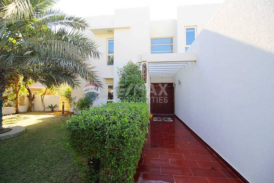 5 Perfect Villa -Backing Park - Private Pool Allowed