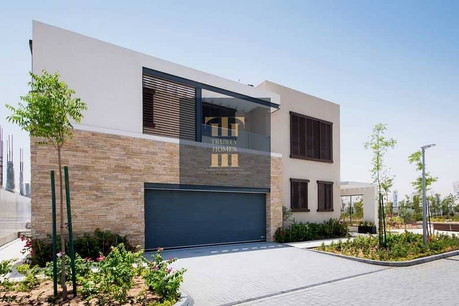 3 Own a villa with a natural panoramic view of the Dubai Water Canal