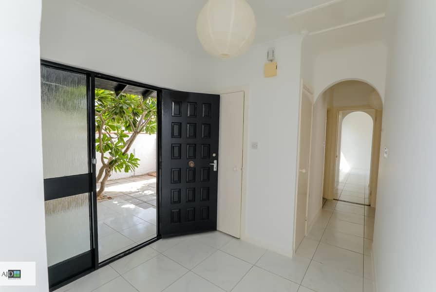 4 Admirable Offers/NO COMMISSION/Elegant Family Villa/Near Beach/Private Garden/Direct to Owner