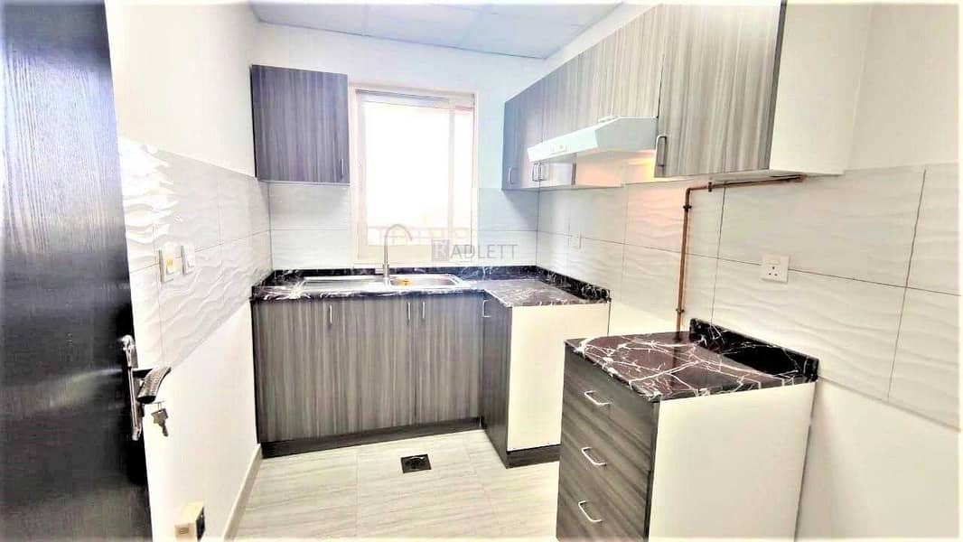 9 Brand New| Spacious Unit| Closed Kitchen