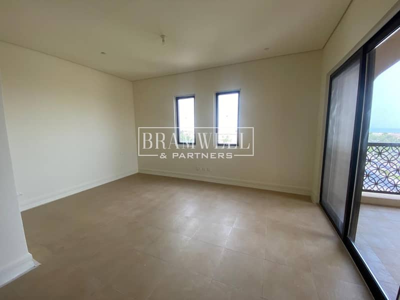 6 Spacious 3 Bedroom Apartment- Prime Location!