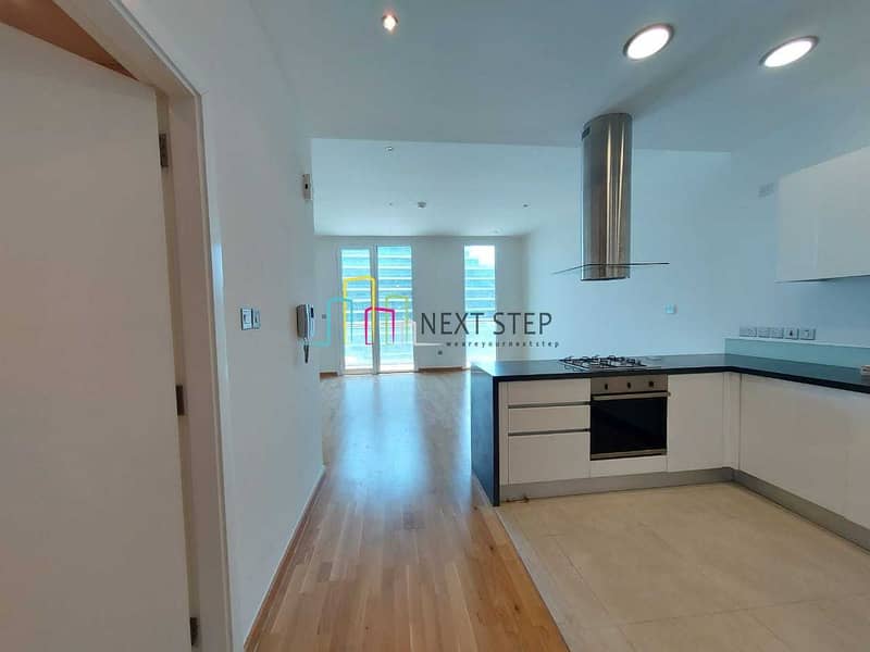 7 Ultra Modern Studio Room with All Facilities & Parking