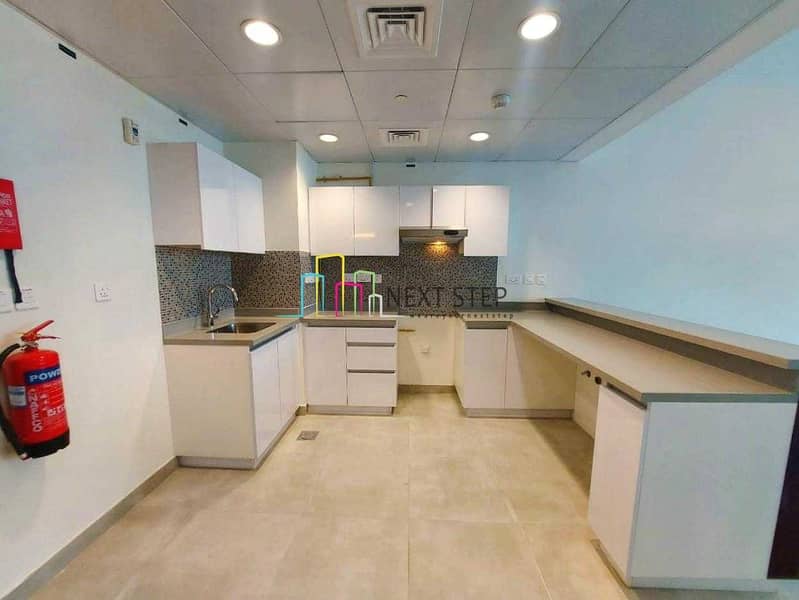 5 Professionally Decorated 1 Bedroom with Balcony & Parking