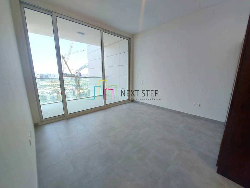 6 Professionally Decorated 1 Bedroom with Balcony & Parking