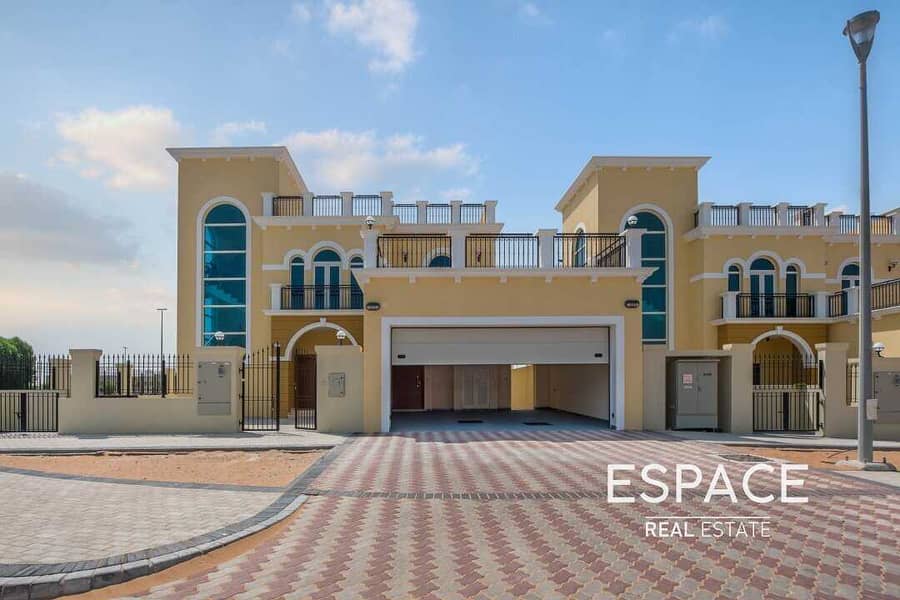 Modern Kitchen | Close to Amenities | 4BR Modern Kitchen | Close to Amenities | 4BR