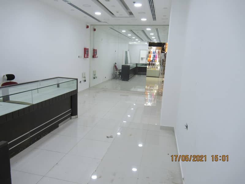 490 sq ft showroom  @45k p/a |870 sq ft@125k p/a|Chillers free|fully furnished|2 months rent free|6 cheques ok!