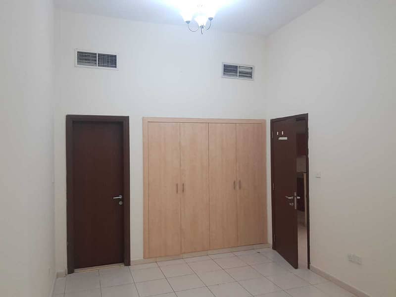 شقة في الحي الإماراتي،المدينة العالمية 1 غرفة 300000 درهم - 5301025