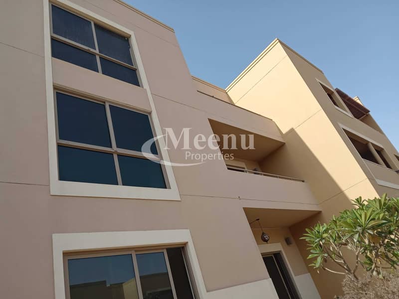 Meticulously maintained Villa 4 Bedroom Master corner Location Single row