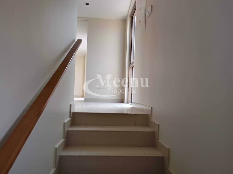 7 Meticulously maintained Villa 4 Bedroom Master corner Location Single row