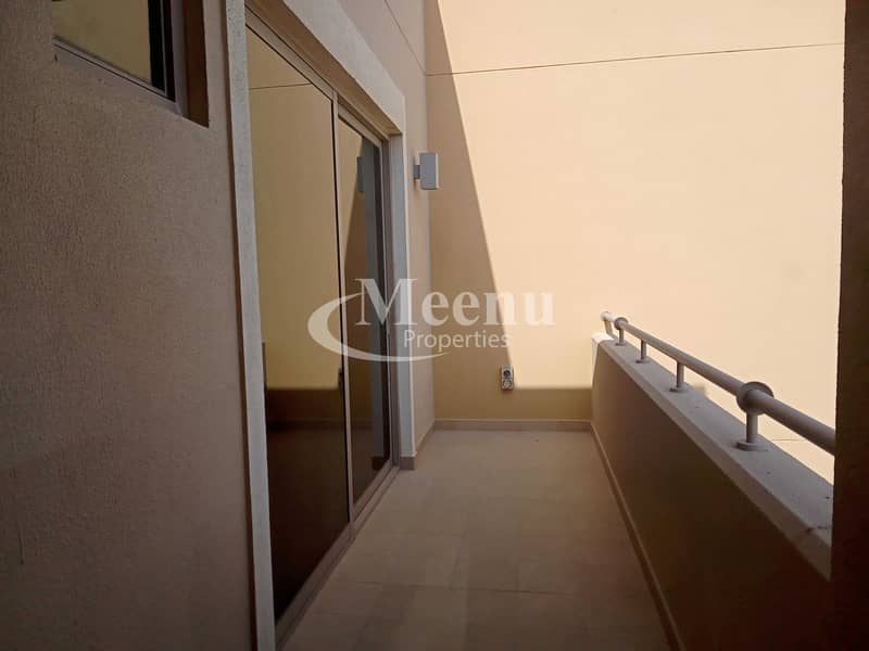 19 Meticulously maintained Villa 4 Bedroom Master corner Location Single row
