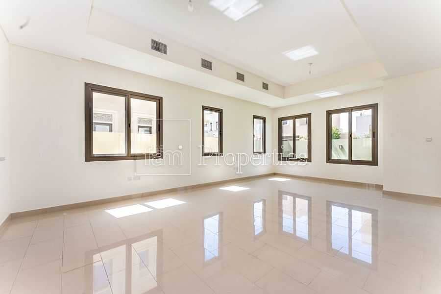 5 Brand New |1 yr DLP | Opposite pool and park!