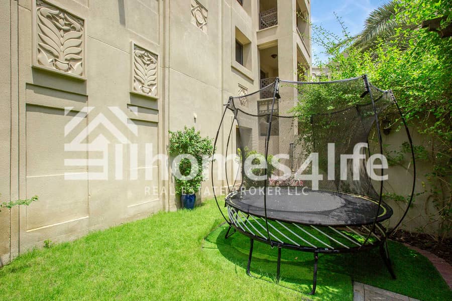 4 Burj View with Private Garden 3BR + Study