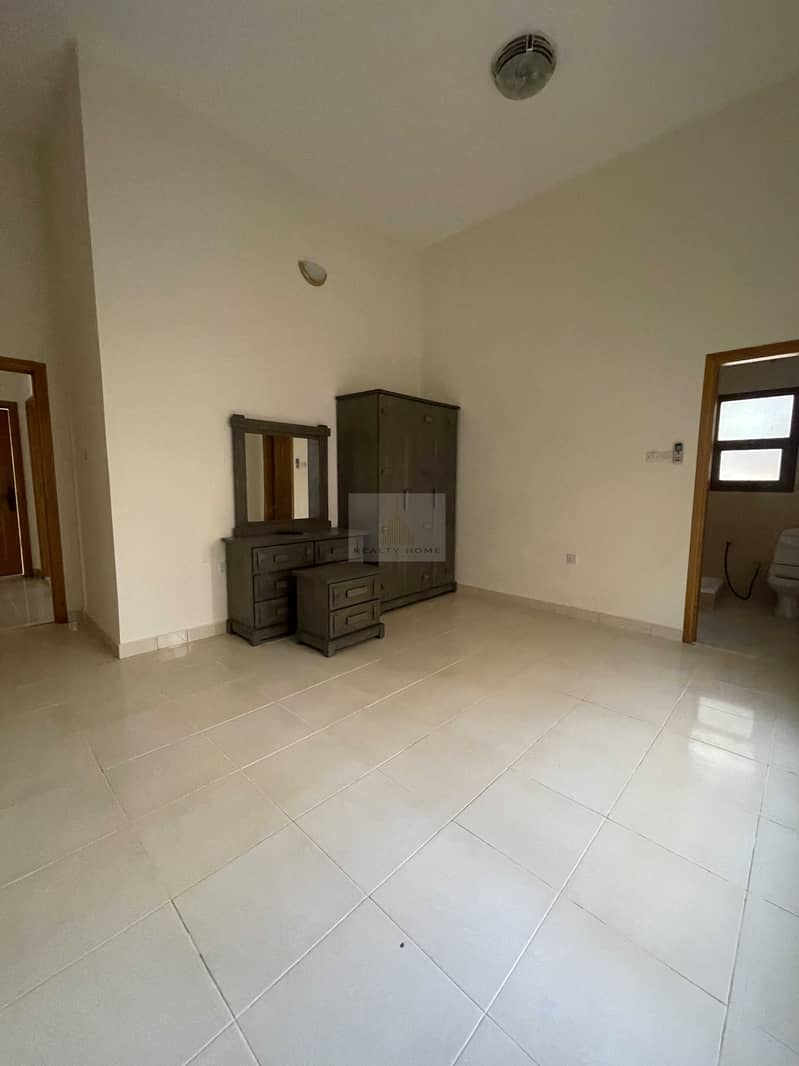 2 Villa for rent 8 bed 6 Mastar bedroom 4 bed downstairs quality villa al Rasidiya