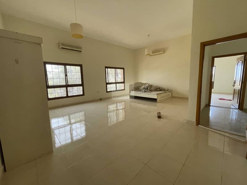 10 Villa for rent 8 bed 6 Mastar bedroom 4 bed downstairs quality villa al Rasidiya