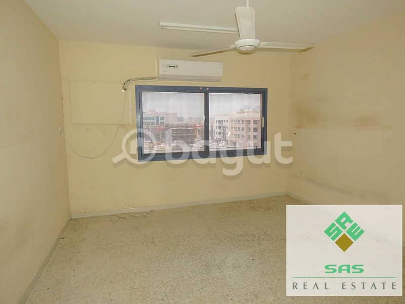 12 !!! Spacious 1-Bed Room Hall with Balcony