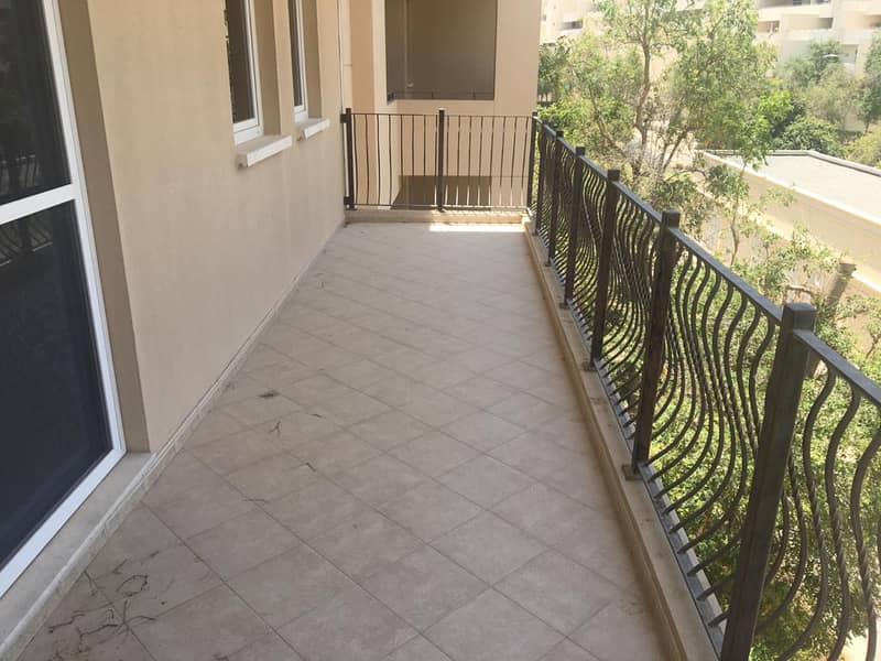 11 Vacant Pool view 1 bed in Bennett house