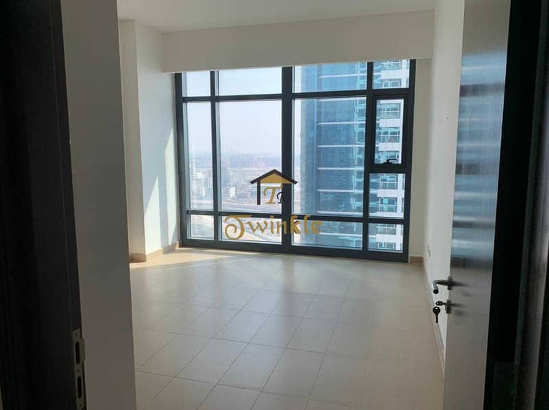 5 Spacious well-designed 1BR apartment available  Lakeside Residence.