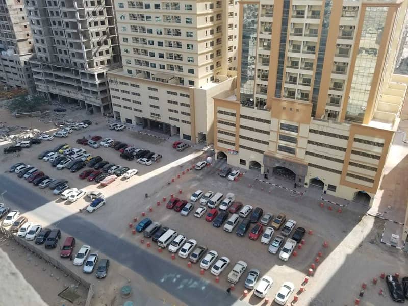 شقة في برج الزنبق،مدينة الإمارات‬ 1 غرفة 170000 درهم - 4829673