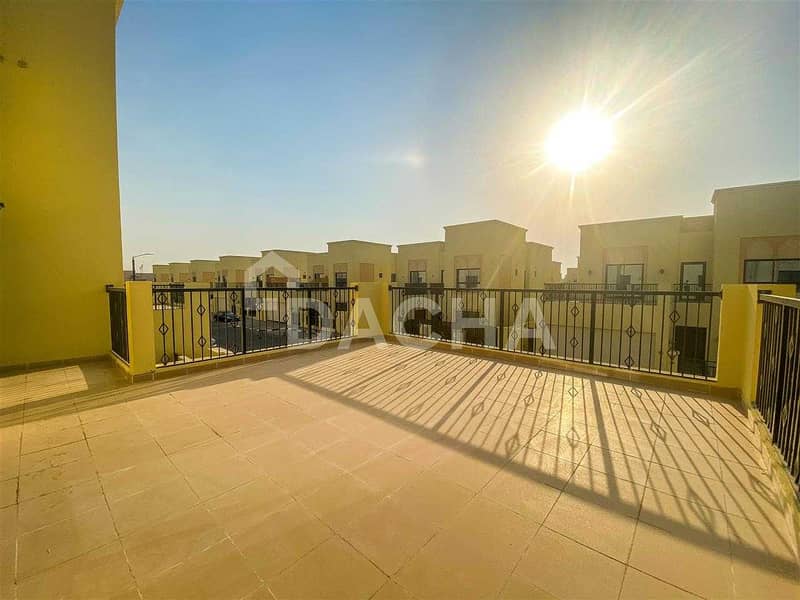 17 Spacious 4 Bed + Maids/ Large Terrace / Brand New