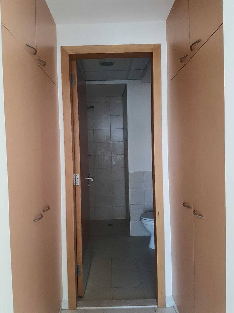 16 guest room toilet