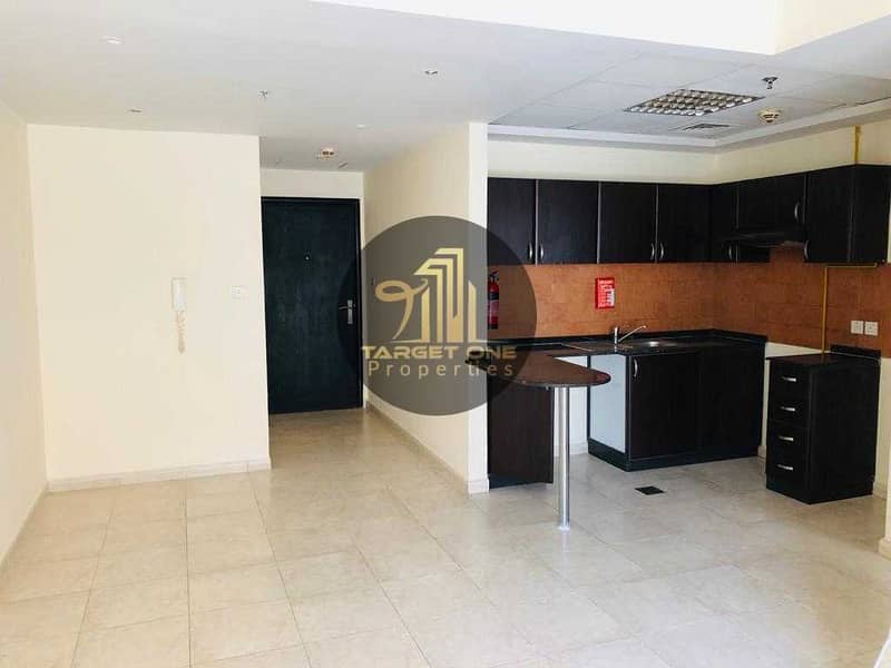 3 1 BHK|SPACIOUS|NEAR CIRCLE MALL