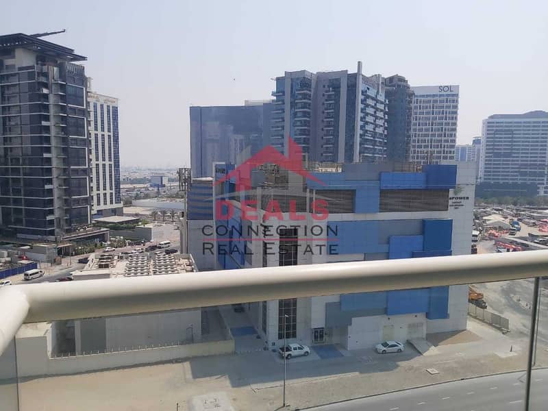 4 Road View | Beautiful One Bedroom with Balcony