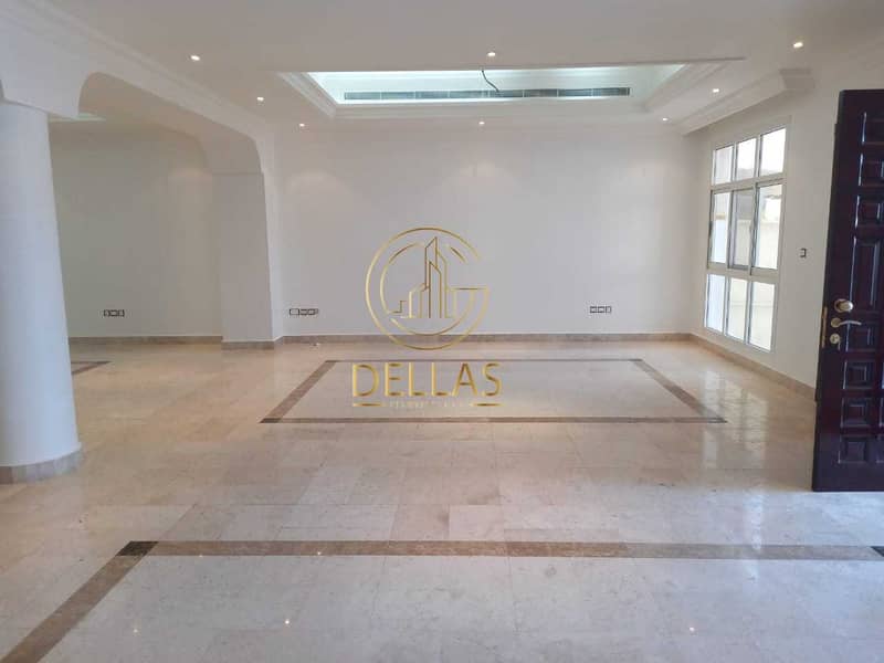 12 Villa in Abu Dhabi - Al Bateen