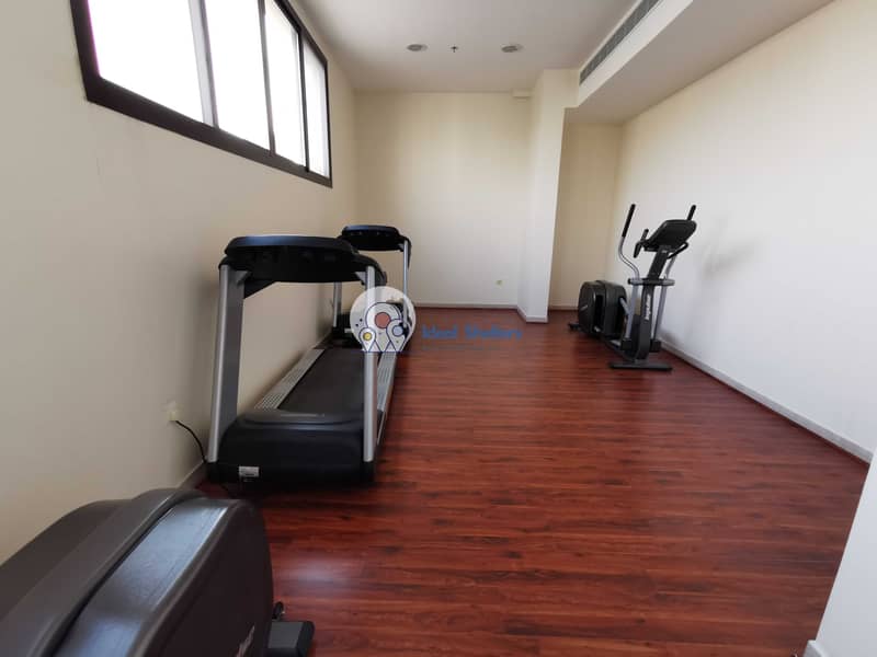 10 Spacious STUDIO near Mall of Emirates