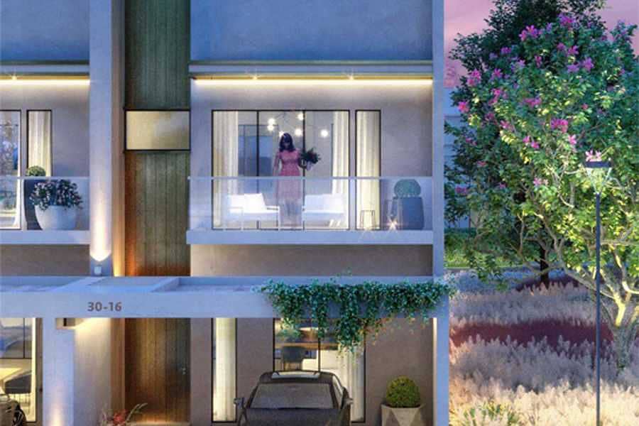 10 Luxurious townhouse with landscaped gardens & pool