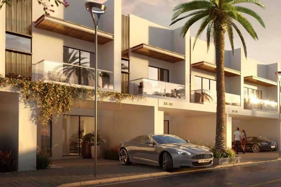 11 Luxurious townhouse with landscaped gardens & pool