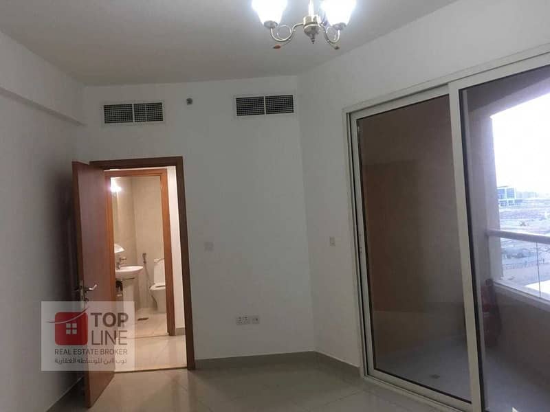 5 Amazing Condition 1BHK | Full Lake View!