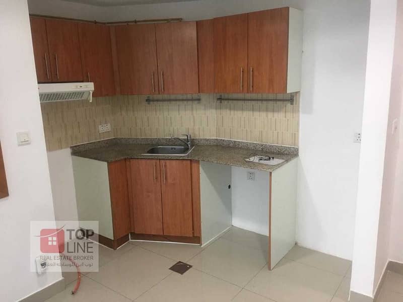 6 Amazing Condition 1BHK | Full Lake View!