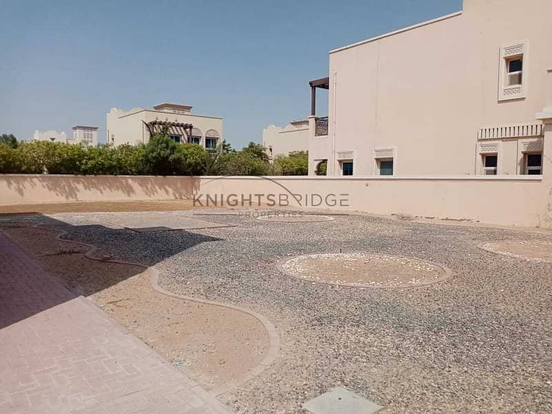 12 District 7B: Well maintained 2 BR + maid JVT Dubai
