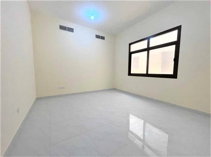 11 900 Only!w/ Private Parking - Classy 3BHK Near Co-Operative Society In Mushrif