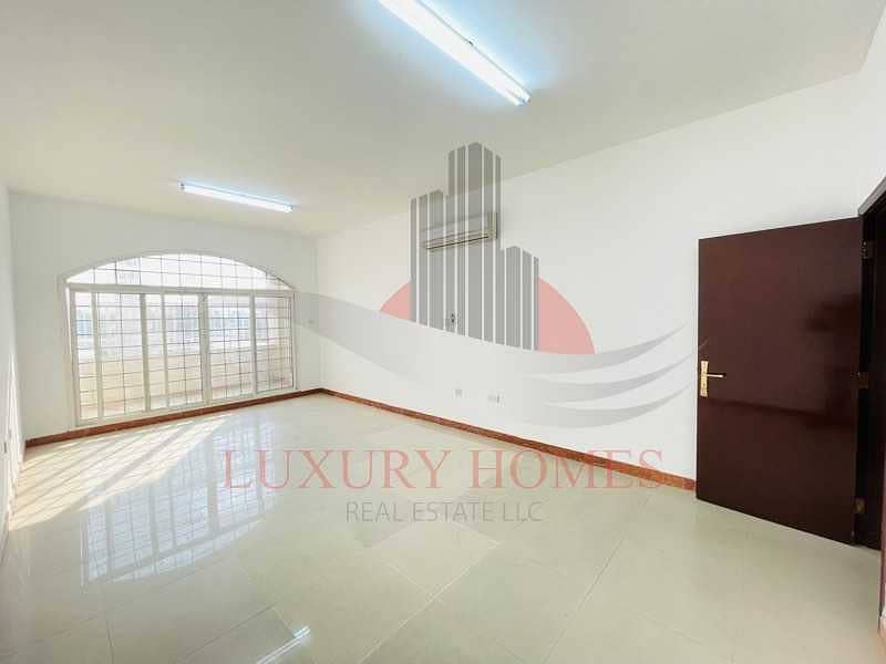 Natural Light Spacious with Balcony and Basement Parking Natural Light Spacious with Balcony and Basement Parking