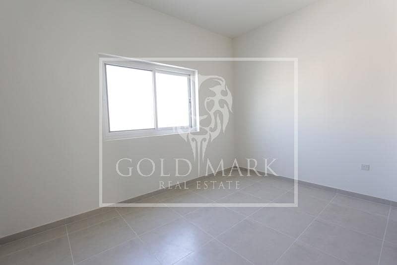 6 End Unit |04 bedroom |Close to Park  and Pool