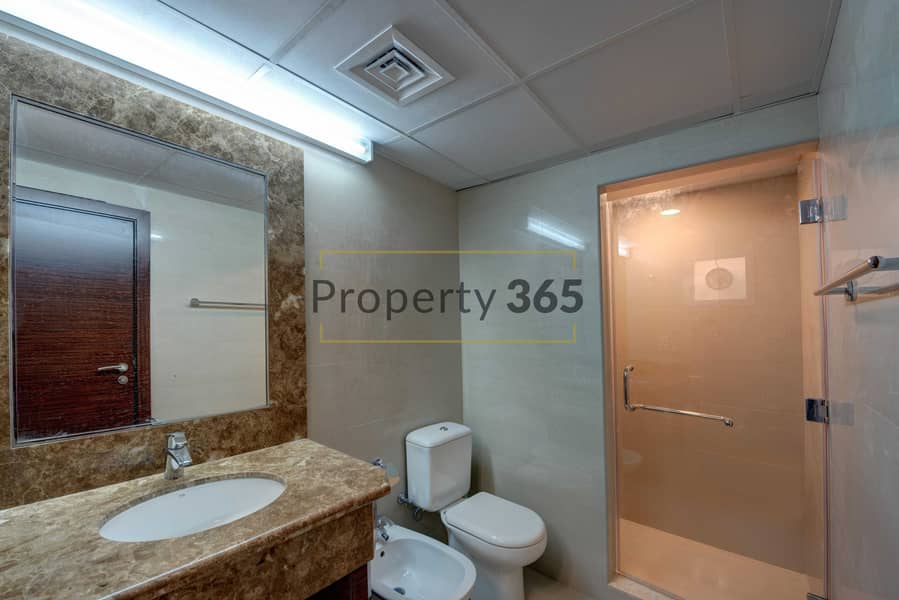 7 Private Garden / 3 Bedrooms plus Maid`s / 7 min from Jumeirah Beach
